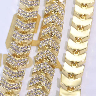 Arrow Design 18K Gold Charm Necklace