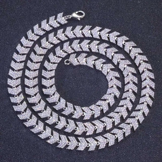 Arrow Design 18K Gold Charm Necklace