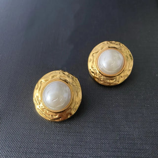 Vintage European and American earrings with vintage resin ear clips