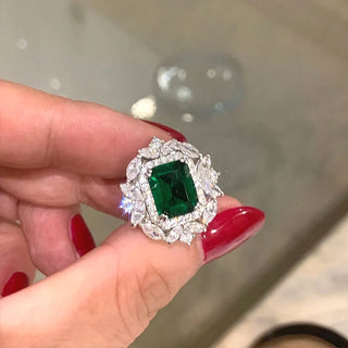 Huitan Luxury Lady Delicate Ear Stud Bright Green Zirconia Earrings Accessories for Anniversary Party Delicate Design Jewelry