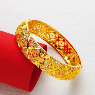 Luxury 24K Gold Buckle Hollow Grass Bracelet - Epictzar Intl.