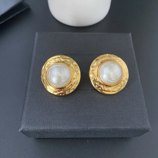 Vintage European and American earrings with vintage resin ear clips