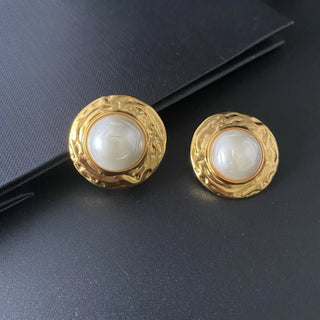 Vintage European and American earrings with vintage resin ear clips